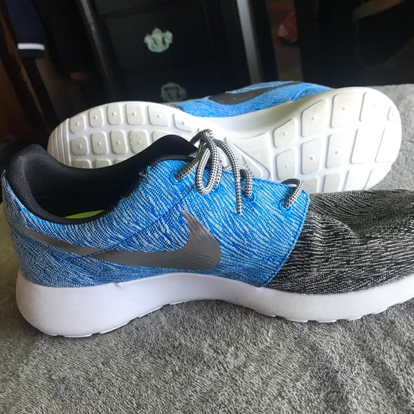 Custom Nikes - Picture 3 of 4